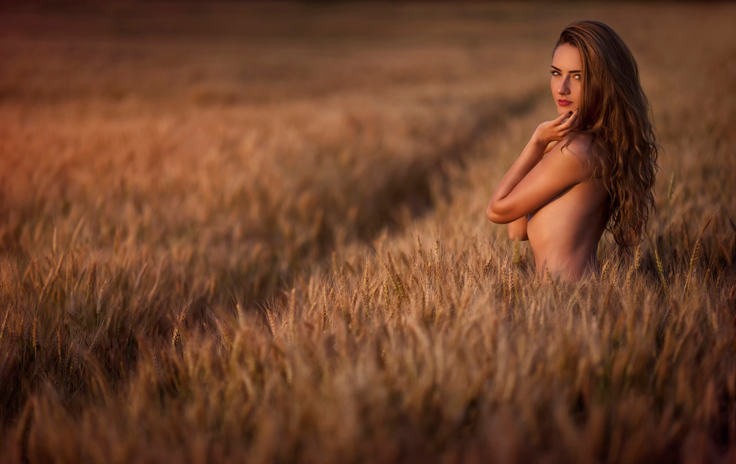 Анна голая в поле - 32 фото