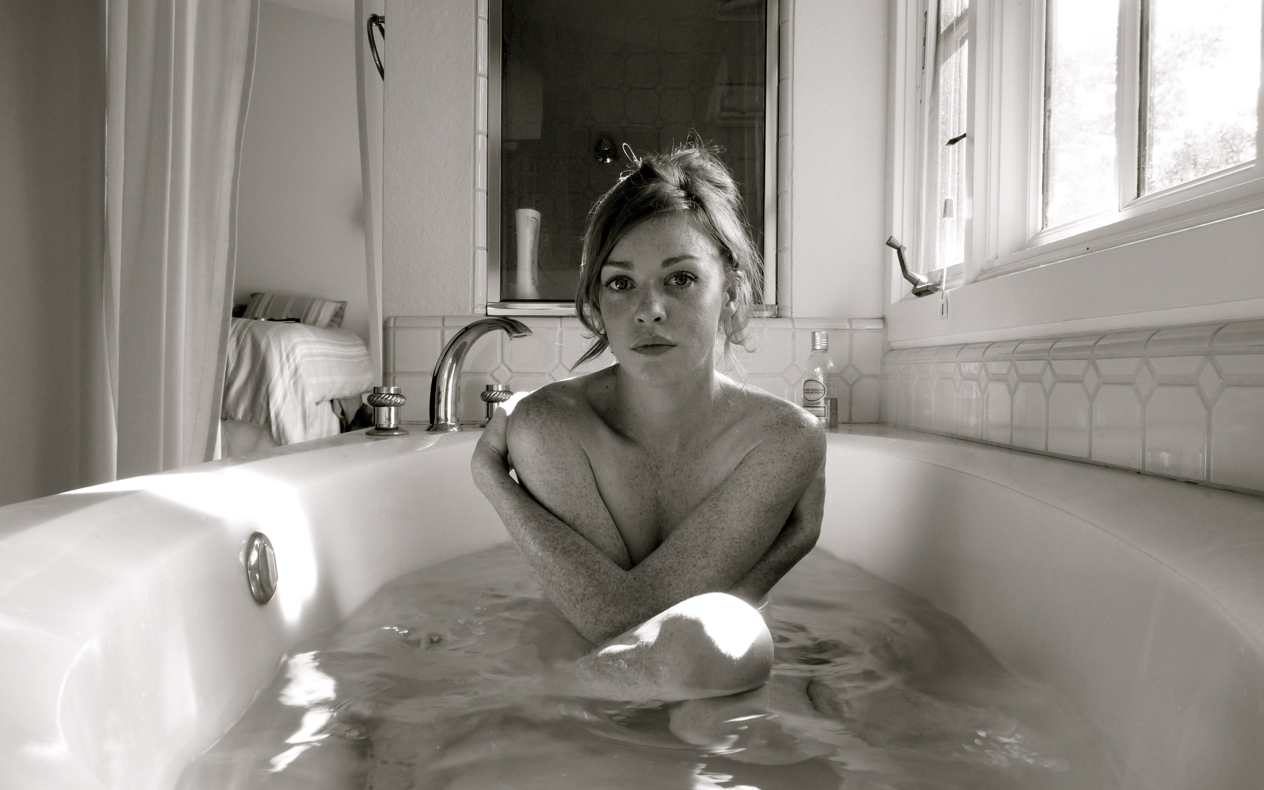Потрепанная манда горячей суки в ванной   15 фото эротики