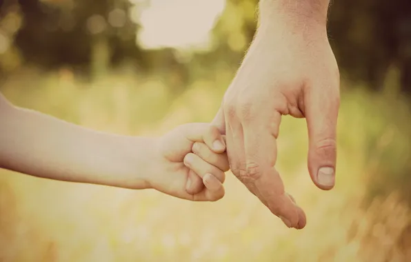 Обои картинки фото рука, руки, папа, сын, дети, дочка