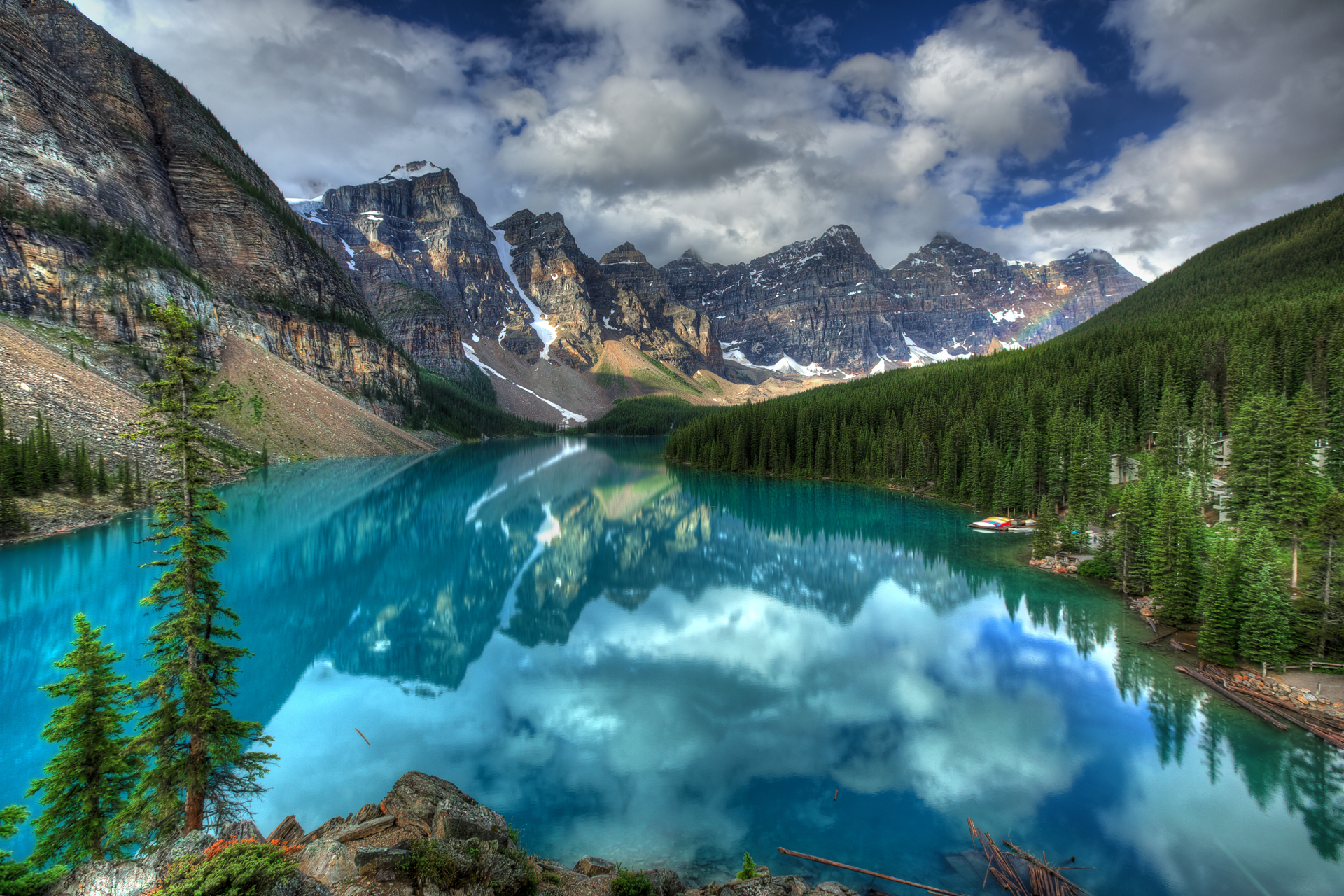 Скачать обои лес, небо, облака, горы, Канада, озёра, раздел пейзажи в разре...