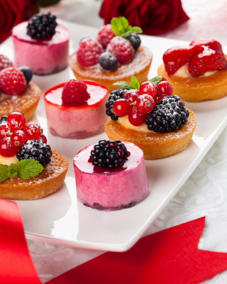 berries-cake-sweet-dessert-4307.jpg