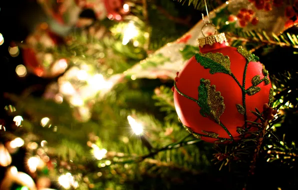 Картинка свет, красный, узор, игрушки, елка, шар, ветка, шарик, Новый Год, Рождество, гирлянда, Christmas, праздники, New …