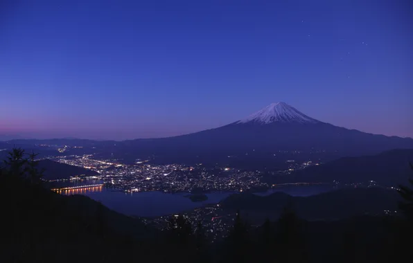 Картинка небо, город, огни, озеро, гора, вечер, Япония, Фудзияма