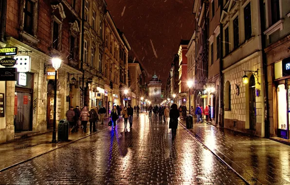 Картинка город, люди, дождь, улица, дома, вечер, освещение, Польша, магазины, Polska, Kraków, Краков