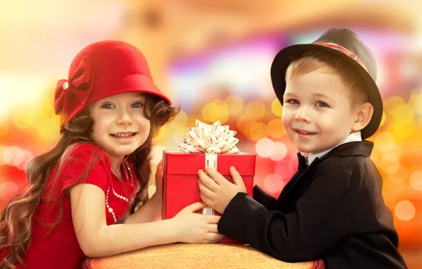 Картинка дети, настроение, праздник, подарок, мальчик, девочка, шляпка, улыбки, поздравление