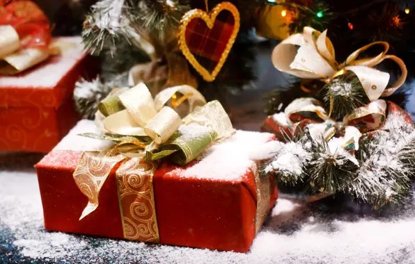 Картинка снег, праздник, коробка, подарок, елка, новый год, ель, лента, new year, бант, красная, сердечко