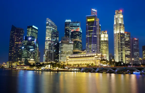Картинка небо, ночь, огни, отражение, небоскребы, подсветка, залив, Сингапур, синее, мегаполис, город-государство