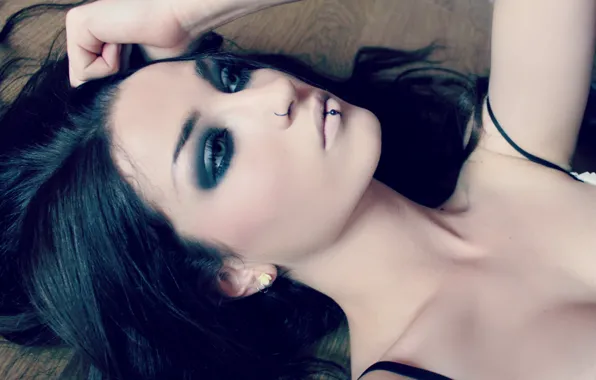 https://img3.goodfon.ru/wallpaper/big/4/47/model-pose-makeup-sexy.jpg