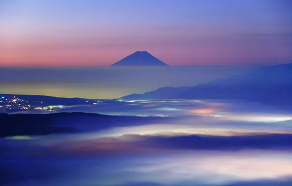 Картинка облака, пейзаж, горы, природа, город, рассвет, Япония, Фудзи, зарево, дымка
