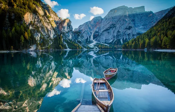 Картинка горы, озеро, отражение, лодки, зеркало, палуба
