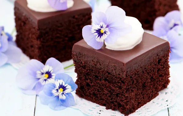 Картинка фиолетовый, цветы, еда, шоколад, торт, пирожное, cake, десерт, food, flowers, сладкое, chocolate, dessert, violet