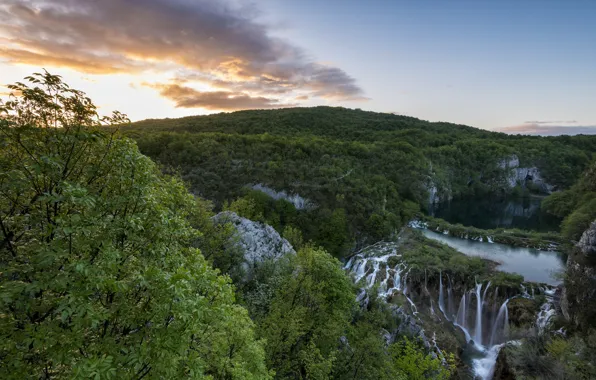 Картинка деревья, горы, озеро, вид, утро, водопады, хорватия, национальный парк, плитвицкие озёра