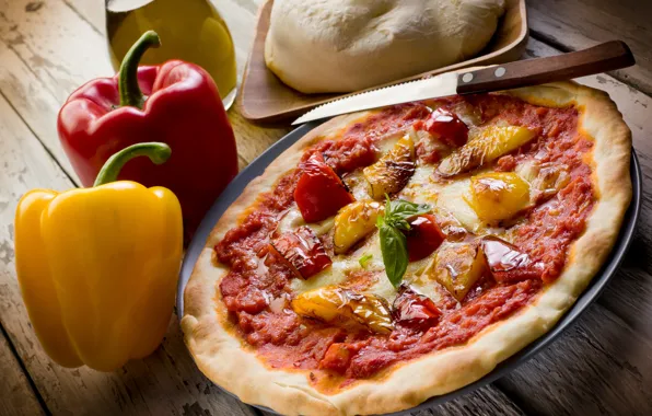 Картинка сыр, лук, нож, пицца, помидор, колбаса, блюдо, болгарский перец, knife, cheese, оливковое масло, tomato, onion, …