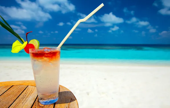 Картинка песок, море, небо, стакан, берег, коктейль, трубочка, столик, охлаждающий