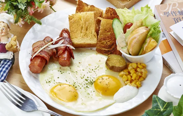 Картинка сосиски, кукуруза, завтрак, яичница, бекон, салат, картофель, тост
