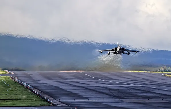 Картинка истребитель, German, бомбардировщик, аэродром, взлёт, Panavia Tornado