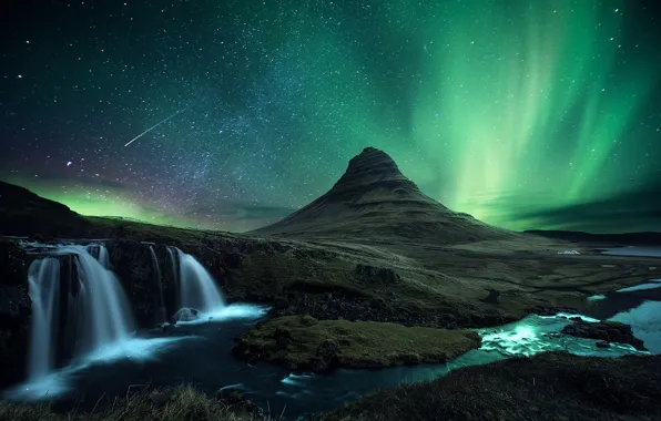 Картинка звезды, снег, ночь, скалы, гора, водопад, метеор, северное сияние, вулкан, комета, Исландия, Kirkjufell