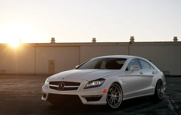 Картинка белый, солнце, закат, Mercedes-Benz, white, блик, AMG, передняя часть, мерседес бенц, CLS-Klasse, C218, CLS 63