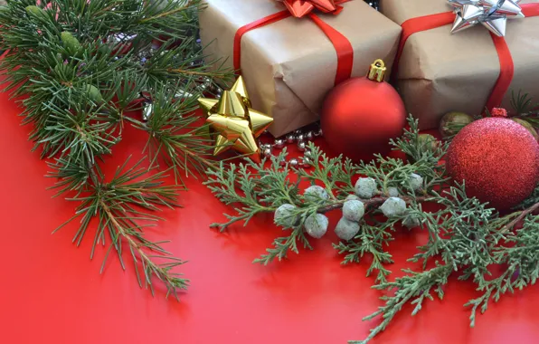 Картинка шарики, украшения, ветки, праздник, шары, игрушки, новый год, рождество, подарки, хвоя, коробки, декор, можжевельник