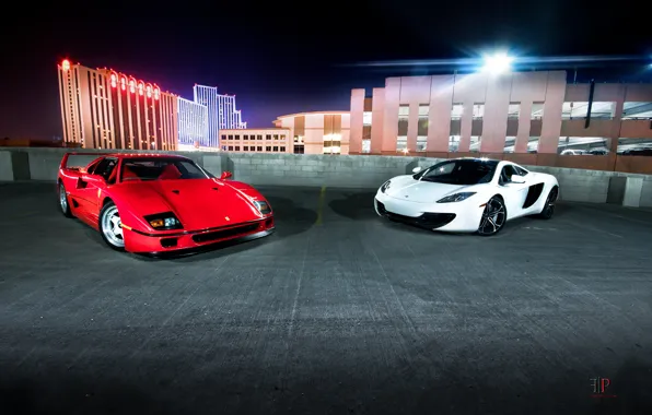 Картинка белый, ночь, красный, город, огни, Феррари, стоянка, Ferrari, суперкар, F40, спорткар, классика, McLaren MP4-12C, Ф40