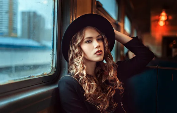 Картинка девушка, окно, вагон, шляпка, локоны, Георгий Чернядьев, Traveler