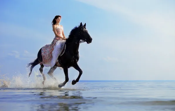 Картинка море, свобода, девушка, брызги, улыбка, лошадь, шатенка