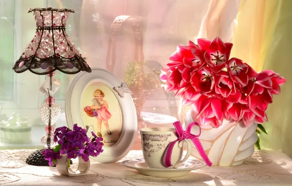 Картинка цветы, лампа, букет, рамка, девочка, чашка, тюльпаны, бантик, абажур