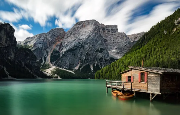 Картинка горы, озеро, лодки, Италия, домик, Italy, Доломитовые Альпы, Южный Тироль, South Tyrol, Dolomites, Lake Braies, …
