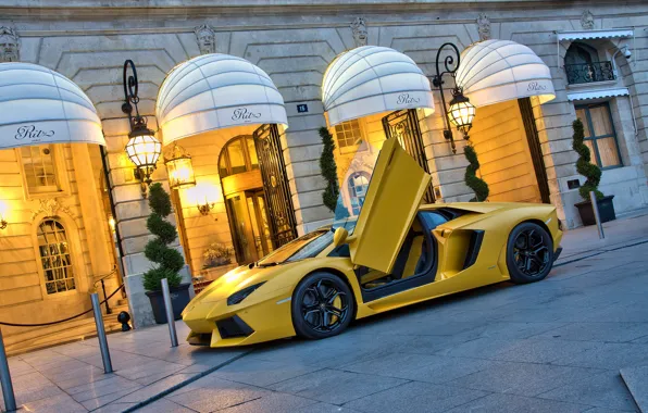 Картинка желтый, здание, Lamborghini, суперкар, supercar, yellow, aventador, lp700-4, ламборгини, авентадор, building