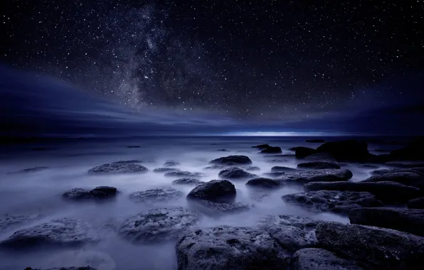 Картинка море, небо, звезды, ночь, камни, берег