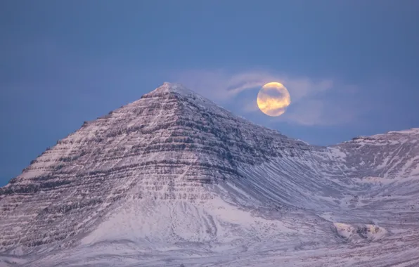 Картинка небо, облака, снег, ночь, луна, гора, дымка, полнолуние, Исландия