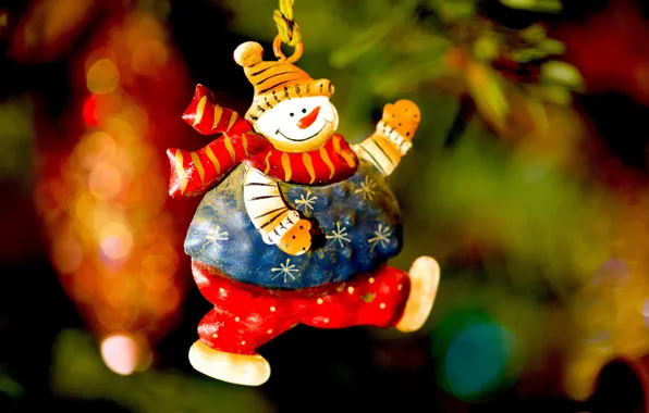 Картинка игрушка, весело, елка, Новый Год, Рождество, снеговик, Happy New Year, Christmas, праздники, боке, фон., snowman, …