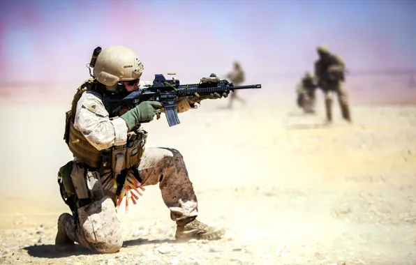 Картинка оружие, огонь, пустыня, солдат, гильзы, Ирак