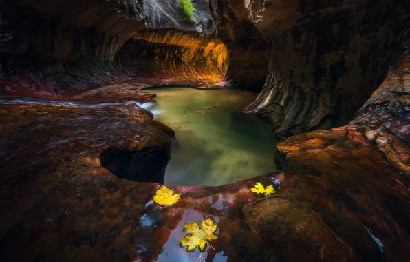 Картинка осень, река, камни, скалы, листва, поток, пещера, грот