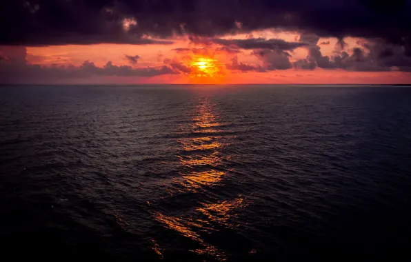 Картинка fireball, sea, ocean, seascape, clouds, morning, sun, sunrise, dawn, reflection, horizon, sunray