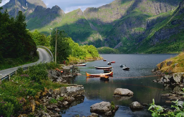 Картинка горы, озеро, камни, лодки, Норвегия, Nordland Fylke
