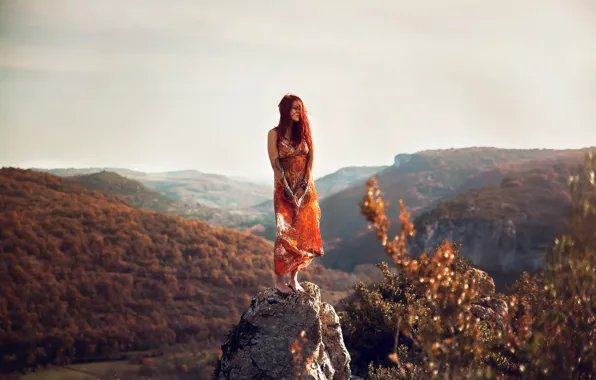 Картинка девушка, пейзаж, камень, вид, высота, Lorene