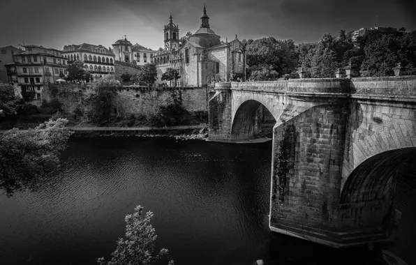 Картинка мост, река, собор, Португалия, архитектура, монохром, Амаранти