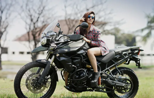 Картинка девушка, фон, мотоцикл