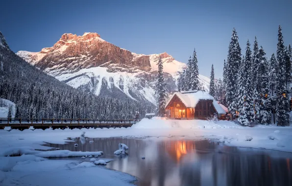 Картинка зима, снег, деревья, горы, озеро, Канада, домик, Canada, British Columbia, Британская Колумбия, Yoho National Park, …