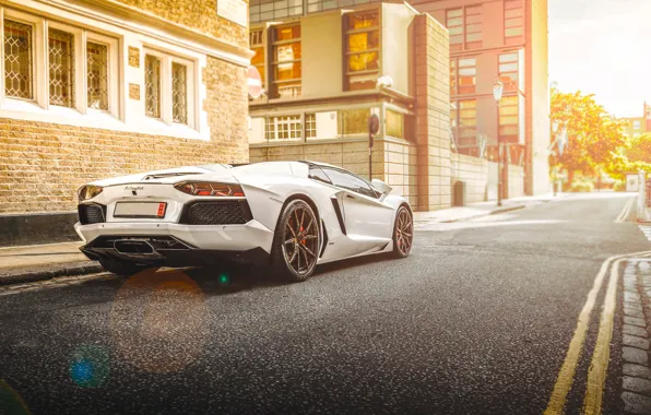 Картинка Lamborghini, City, White, Street, LP700-4, Aventador, Road, Supercar, Rear, Beam