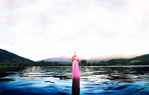 Картинка вода, девушка, озеро, в розовом, vanessa paxton