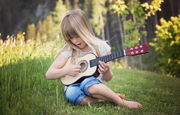 Картинка лето, трава, природа, гитара, девочка, ребёнок