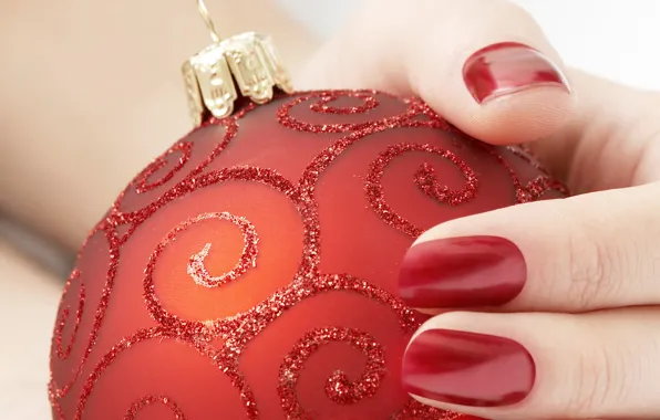 Картинка красный, игрушка, новый год, рука, пальцы, new year, ногти, ёлочный шар