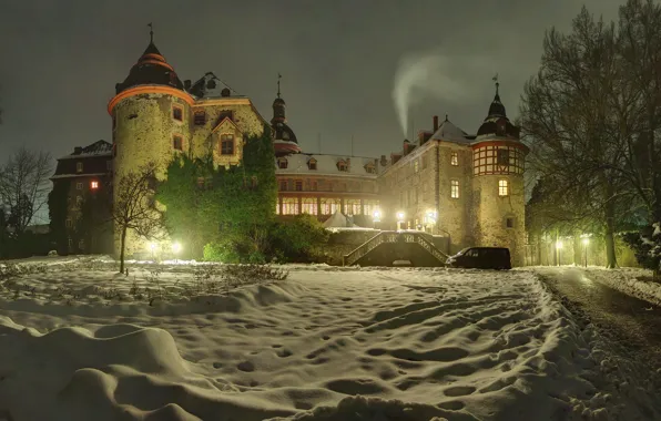 Картинка зима, снег, деревья, ночь, огни, замок, Германия, фонари, сугробы, Laubach Castle