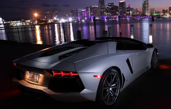 Картинка вода, город, отражение, вечер, roadster, задок, LP700-4, Lamborghini Aventador