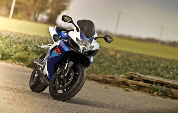 Картинка синий, газон, мотоцикл, suzuki, bike, blue, сузуки, supersport, gsx-r750