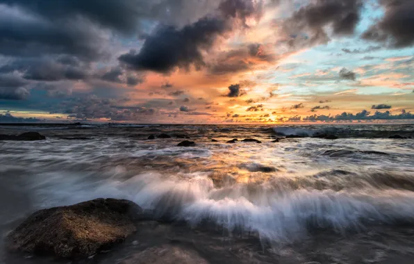 Картинка море, волны, вода, облака, восход, камни, утро, waves, sea, water, clouds, rocks, morning, sunrise