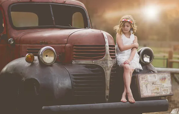 Картинка авто, ретро, девочка, Dodge, чемодан, child photography, child model