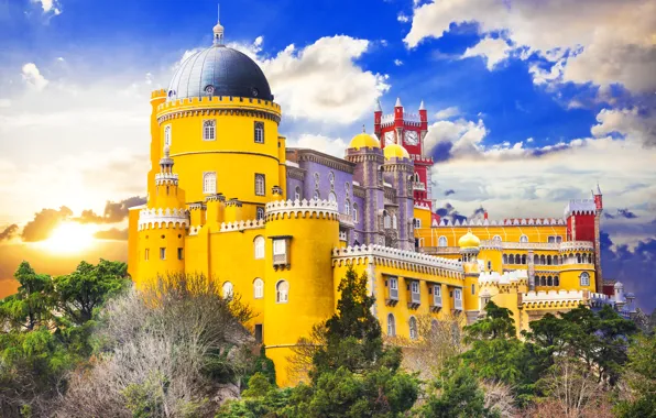 Картинка небо, солнце, облака, деревья, желтый, замок, Португалия, дворец, Pena Palace